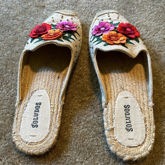 SOLUDOS Embroidered Flower Apargatas - Picture 2 of 3